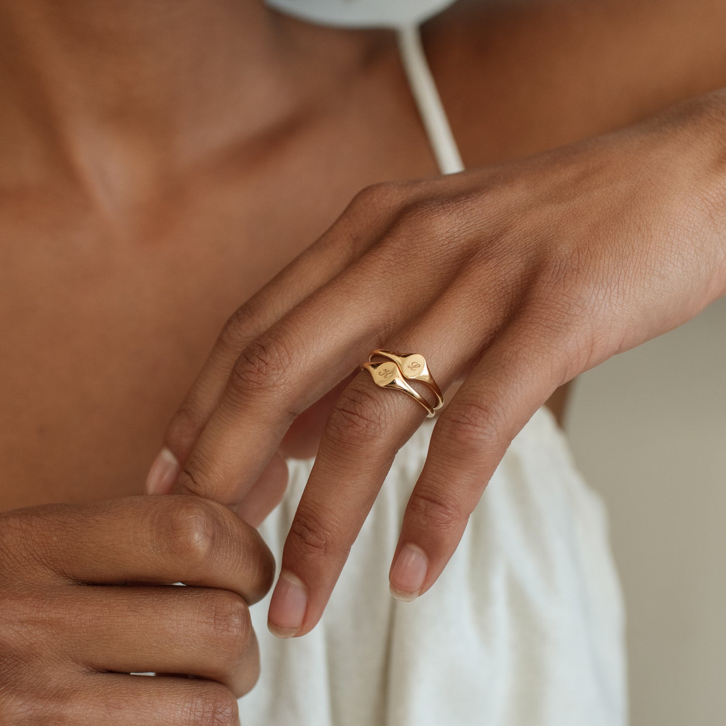 Mini Oval Signet Ring