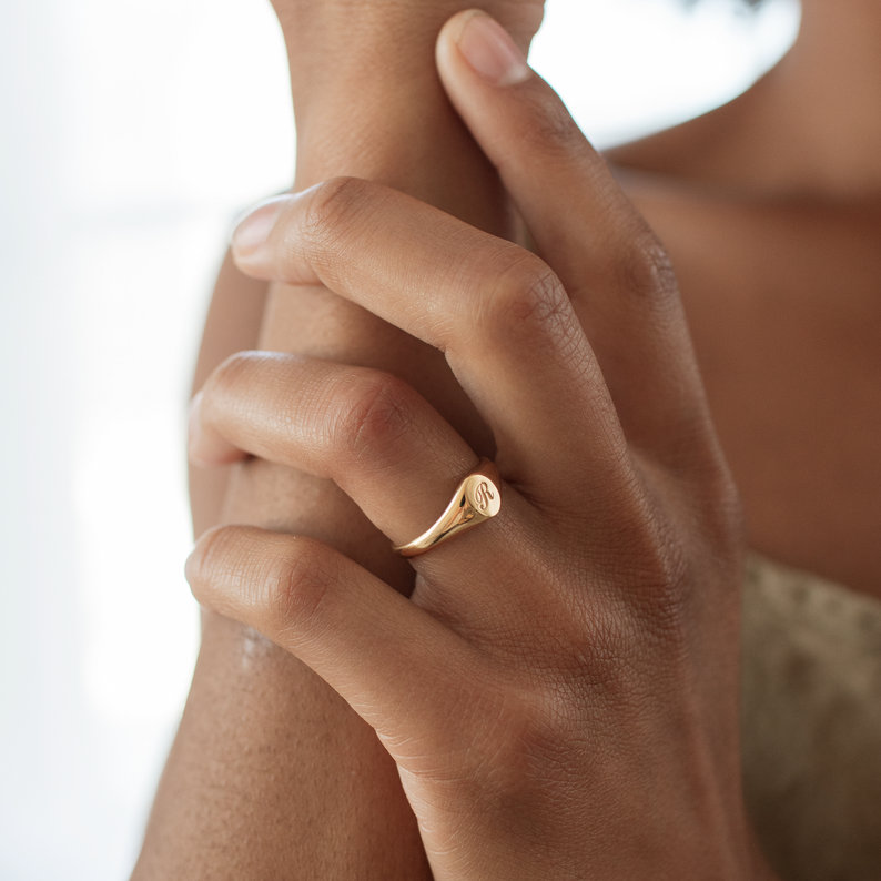 files/Grace_Personalized_Petite_Oval_Signet_Ring-1.png